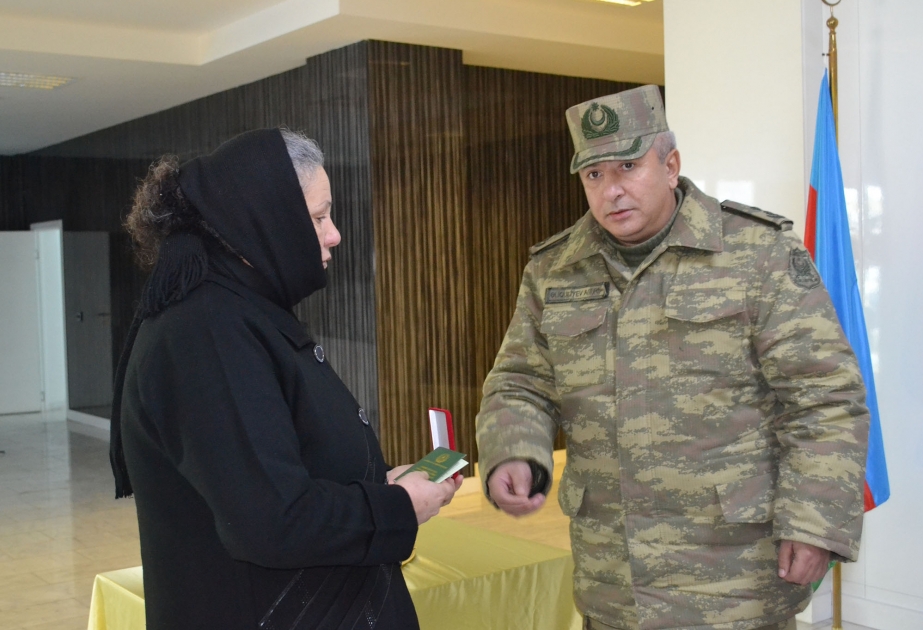 Медаль шехида Рустама Ахмедова вручили его родителям
