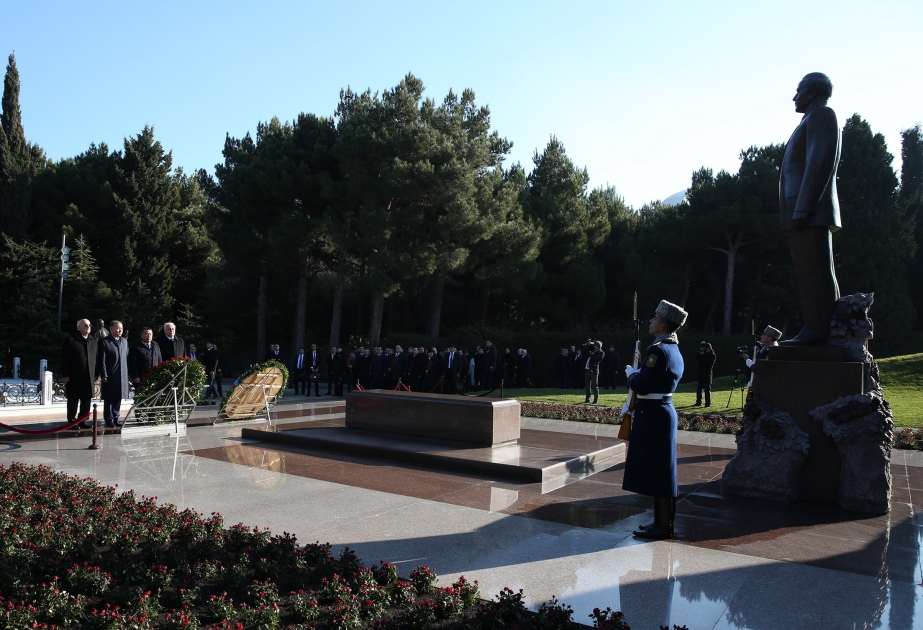 Les présidents de parlement des pays de TurkPA commémorent Heydar Aliyev et les martyrs à Bakou