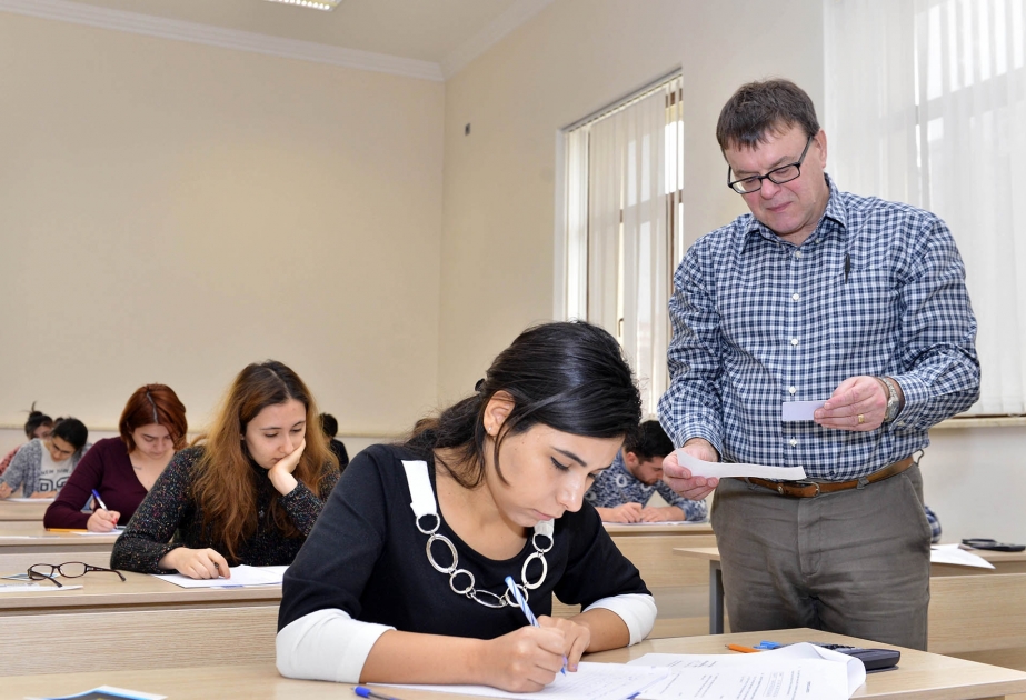 Британские преподаватели проводят в БВШН экзамены зимнего семестра