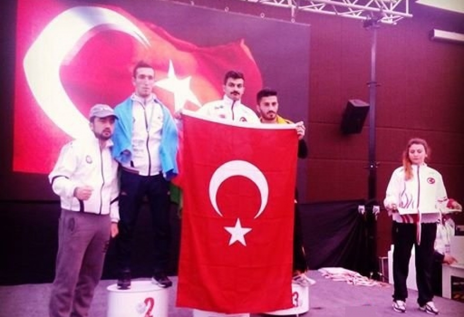Qərb Universitetinin idman klubunun üzvü beynəlxalq çempionatda ikinci yeri qazanıb