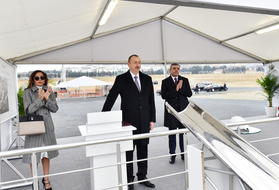 Im Yasamal Wohnkomplex Grundstein eines neunstöckigen Wohnhauses und Schulgebäudes zeremoniell gelegtPräsident von Aserbaidschan Ilham Aliyev nahm an der Zeremonie teil VIDEO