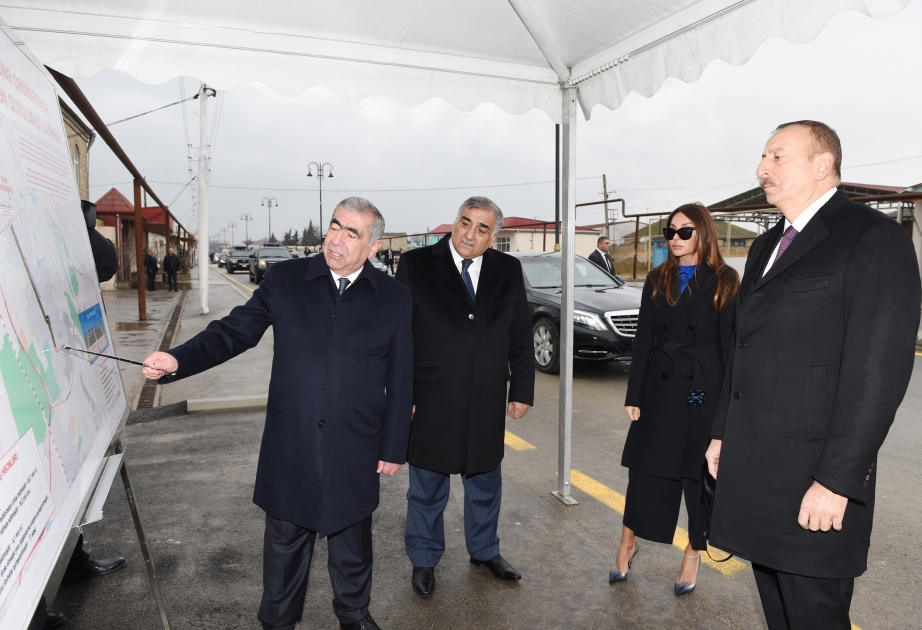 Prezident İlham Əliyev Binə qəsəbəsinin Əli İsazadə küçəsində yenidənqurmadan sonra görülən işlərlə tanış olub [YENİLƏNİB] VİDEO