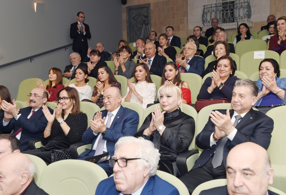 “Leyli and Majnun” mugham opera demonstrated at Marionette Theatre  Azerbaijan`s first lady Mehriban Aliyeva watched the performance