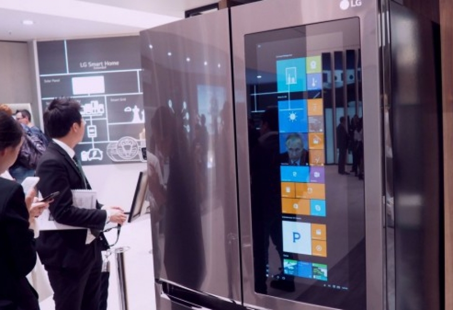 Microsoft выпустит на рынок в 2017 году смарт-холодильник и шлем MV-реальности