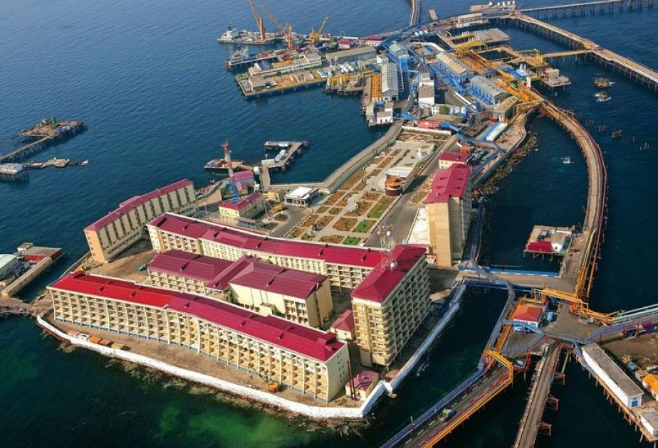 "石油岩石"油田新油井投入使用