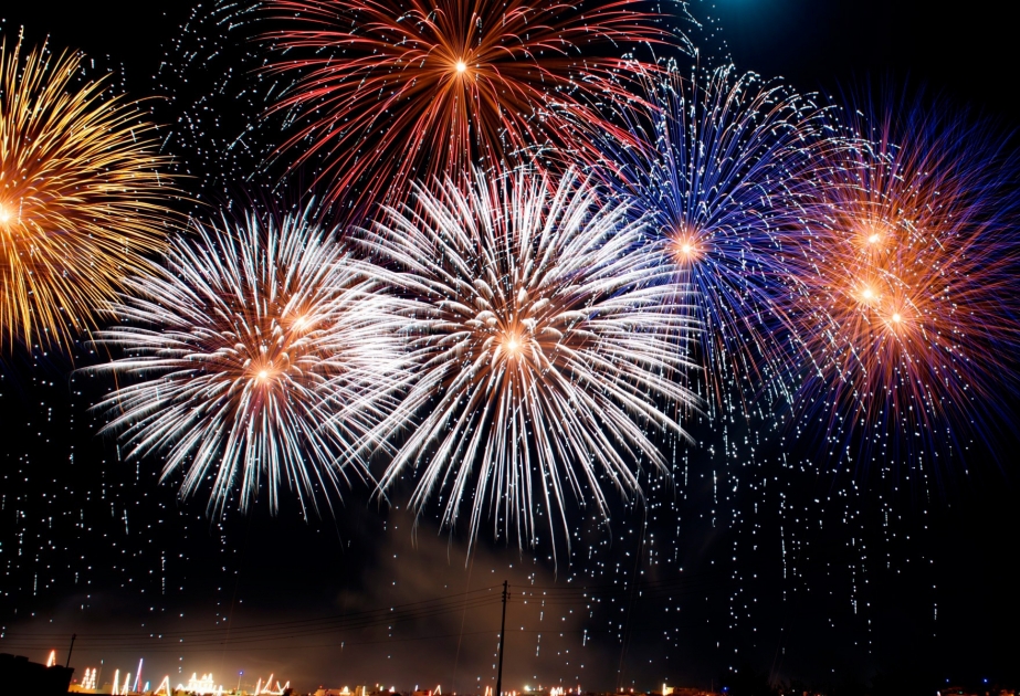 Aserbaidschanische Hauptstadt Baku nimmt 2017 mit grandiosem Feuerwerk auf