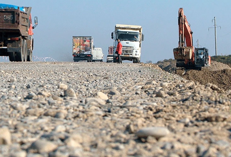 Präsident Ilham Aliyev stellt für Straßenbau in Hajigabul 14 Mio. Manat bereit