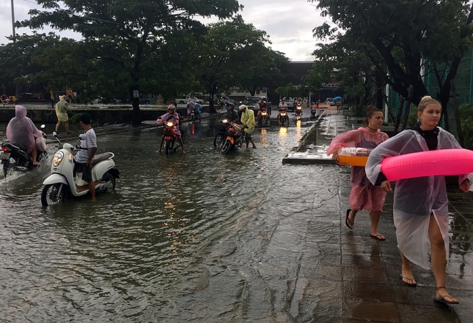 Floods kill 12 people in Thailand