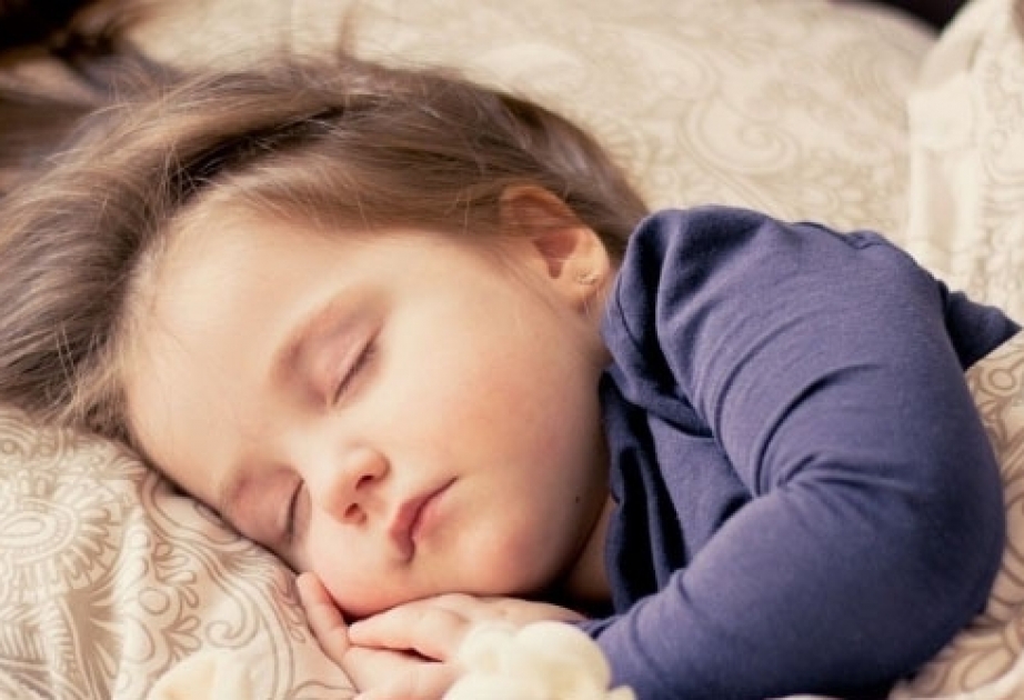 Ученые: Полнолуние влияет на детский сон