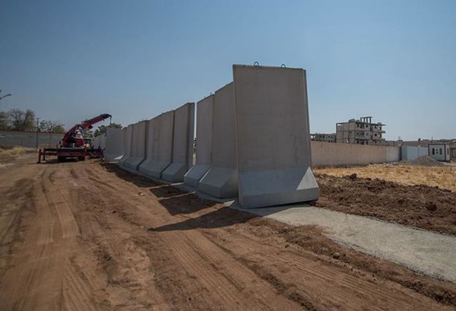 Türkiyə Suriya və İraqla sərhəddə 330 kilometrlik beton divar çəkib