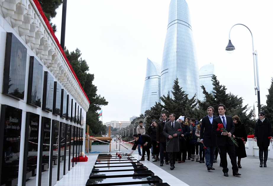 İ.M.Seçenov adına Birinci Moskva Dövlət Tibb Universitetinin Bakı filialının kollektivi 20 Yanvar faciəsi qurbanların xatirəsini yad edib