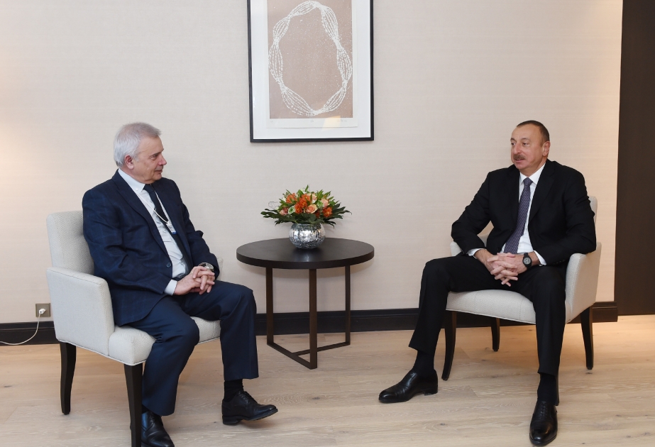 Davos: Entretien du président de la République avec le président de Lukoil VIDEO