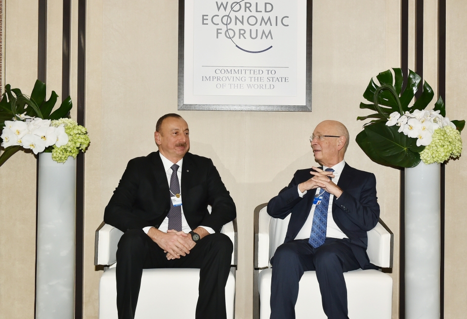 Treffen von Aserbaidschans Präsident Ilham Aliyev mit WWF-Präsident Klaus Schwab in Davos VIDEO