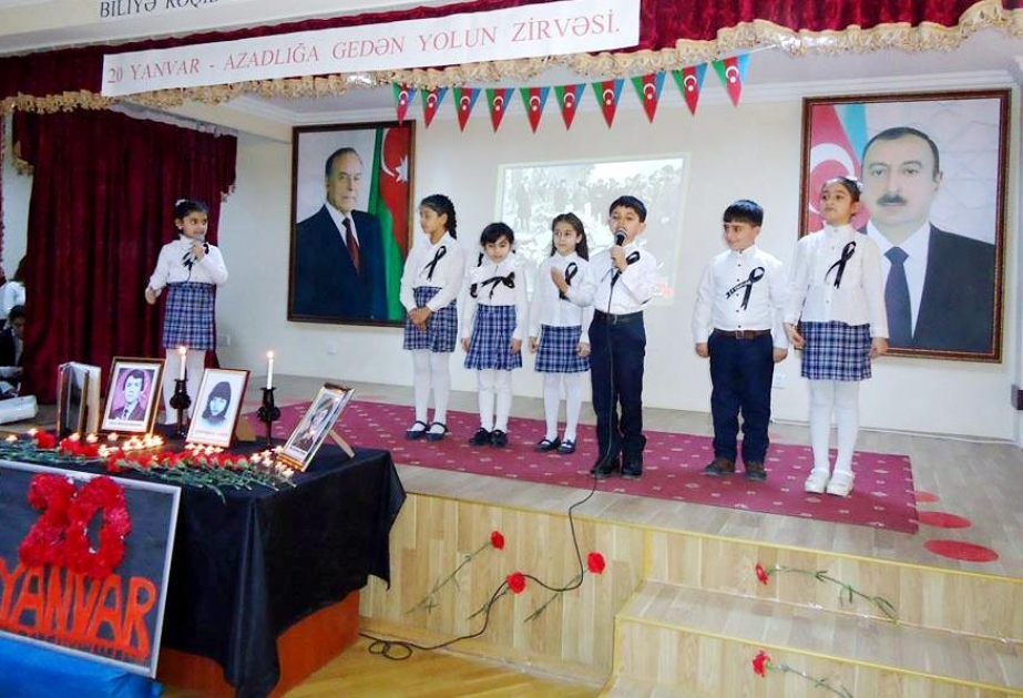 Paytaxt məktəblərində Ümumxalq Hüzn Gününə həsr olunan silsilə tədbirlər keçirilib