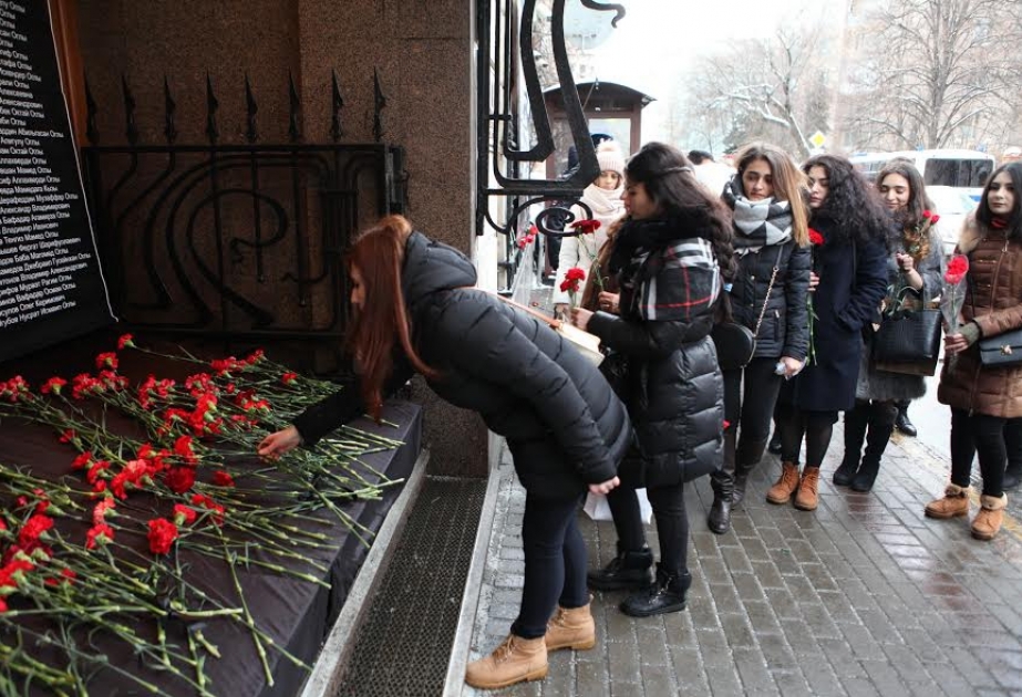 Активисты АМОР почтили память жертв 20 Января
