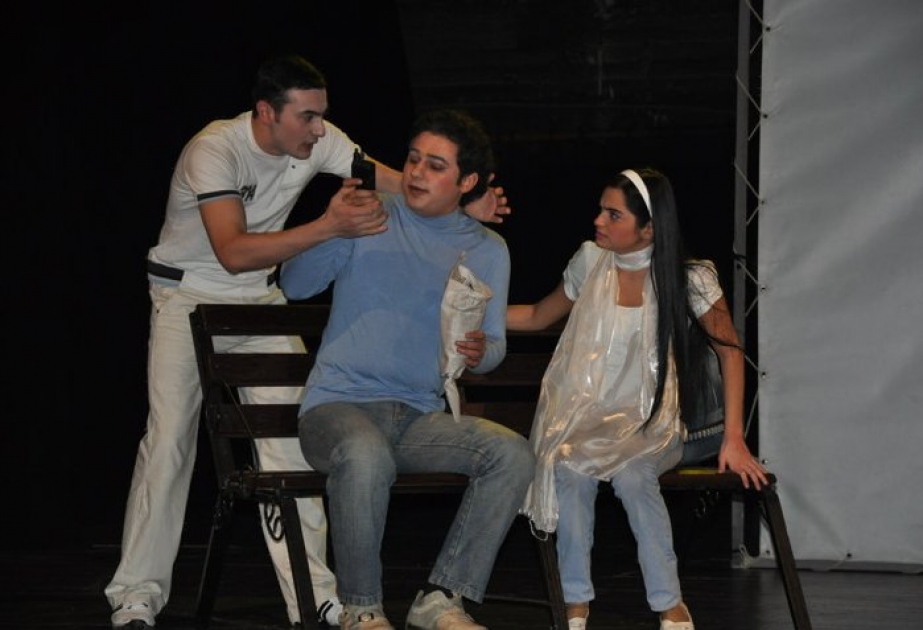 Gənc Tamaşaçılar Teatrında 20 Yanvar şəhidlərinin xatirəsi anılıb