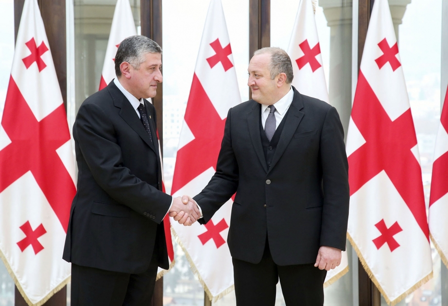 Botschafter Aserbaidschans überreicht an Georgiens Präsident sein Beglaubigungsschreiben