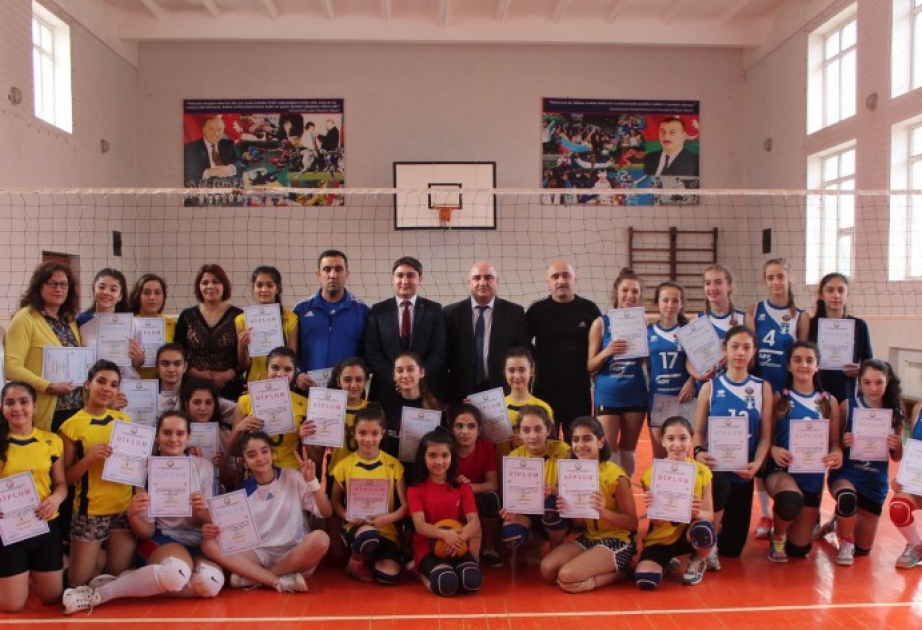 Xətai rayonunun məktəbliləri arasında voleybol yarışı keçirilib