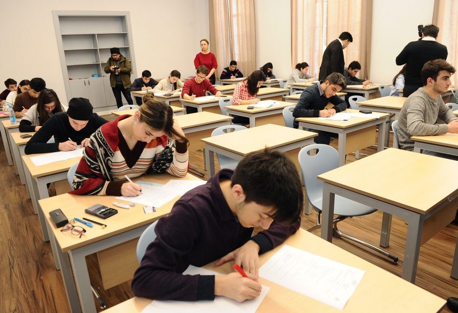 جولة إعلامية لمتابعة سير الامتحانات لدى جامعة أذربيجان للنفط والصناعة