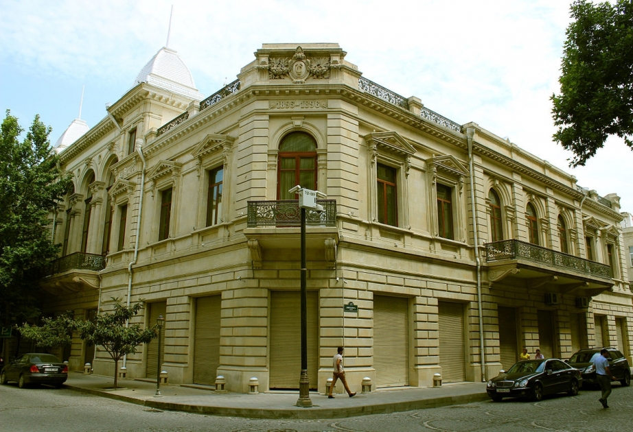 متحف تاريخ أذربيجان يُعدّ كتاب 