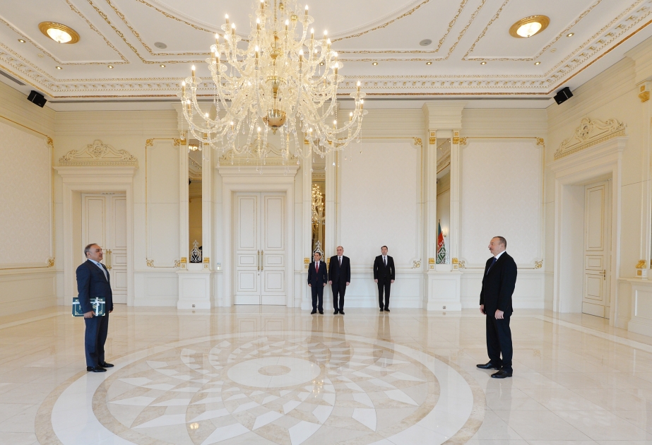 Le président Ilham Aliyev reçoit les lettres de créance du nouvel ambassadeur pakistanais VIDEO