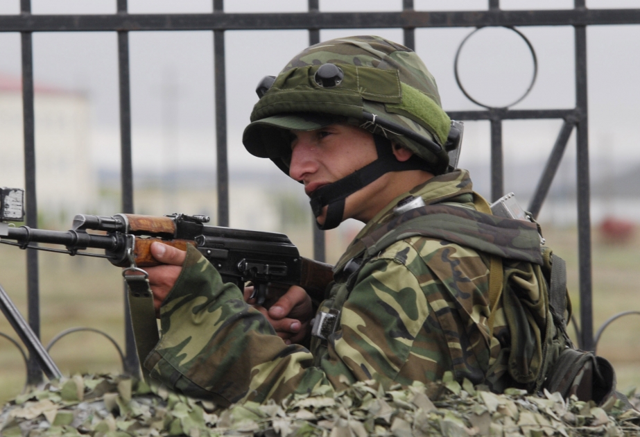 Armenische Einheiten beschießen aserbaidschanische Position