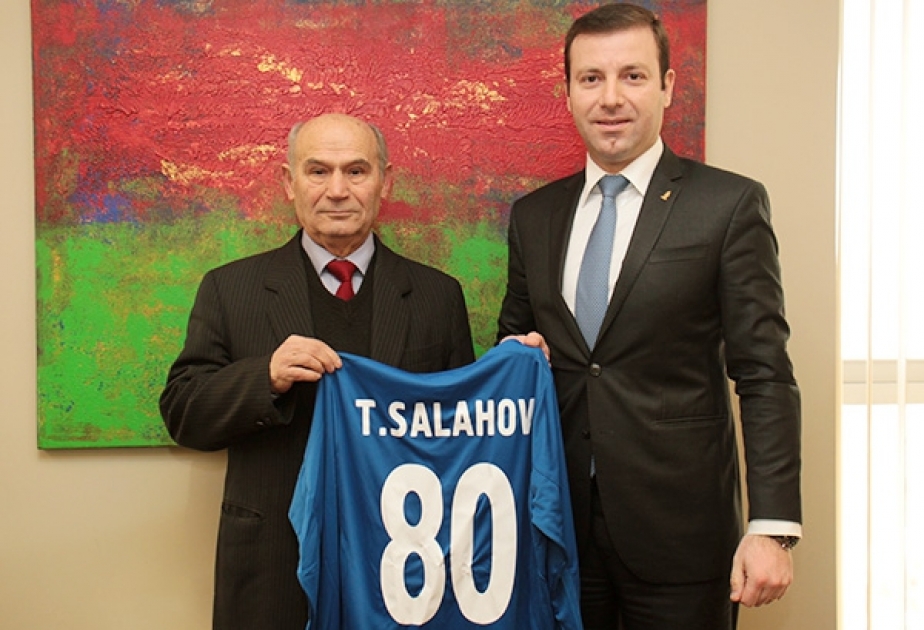 AFFA veteran futbolçunu təbrik edib