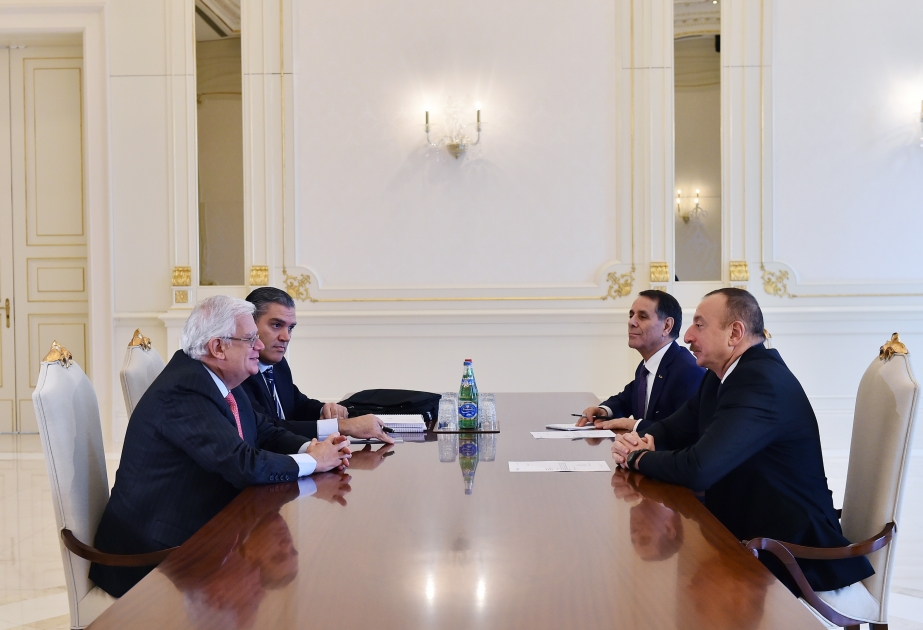 الرئيس الأذربيجاني يلتقي نائب الرئيس والمنسق العام للوسط الديمقراطي الدولي (تحديث)