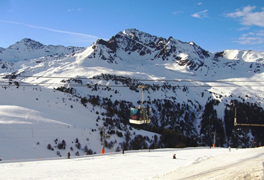 French Alps avalanche buries nine skiers, kills at least four