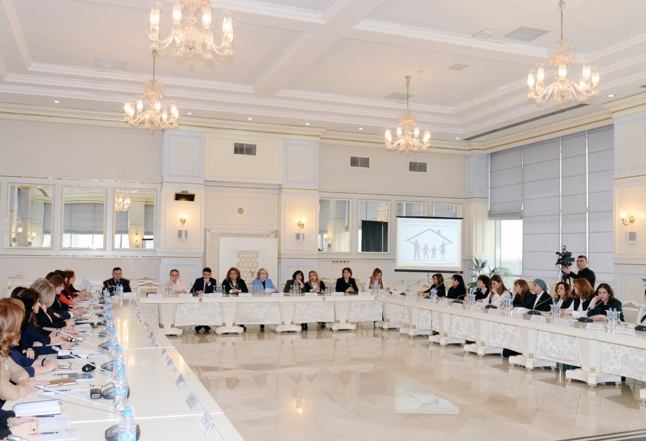 Milli Məclisdə ailə institutunun formalaşması məsələləri müzakirə olunub YENİLƏNİB