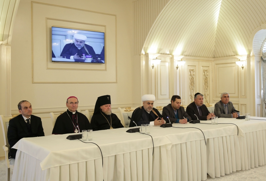 باشازاده يعقد اجتماع مع طلبة شاركوا في المدرسة الشتوية الدولية الرابعة للتعددية الثقافية