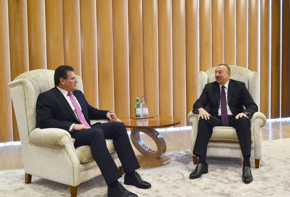 Le président Ilham Aliyev s’est entretenu avec le vice-président de la Commission européenne pour l’Union de l’énergie VIDEO