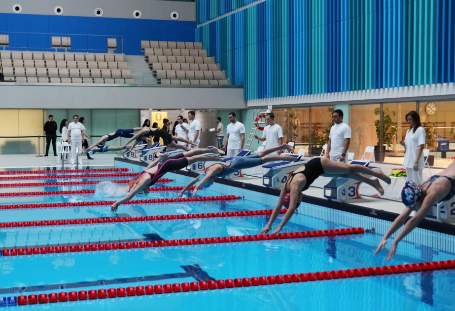 Üzgüçülük üzrə qış çempionatına start verilib