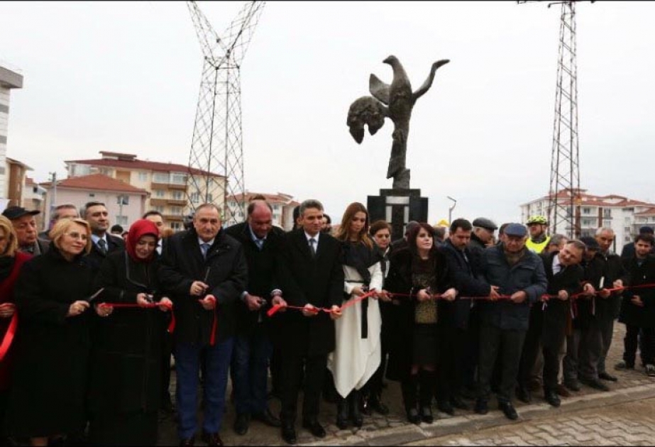 Türkiyənin Bolu şəhərində “Xarıbülbül” abidəsinin açılışı olub