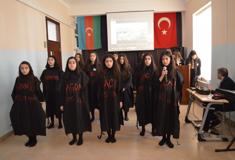 Bakı Atatürk Liseyində Xocalı soyqırımı qurbanlarının xatirəsi anılıb