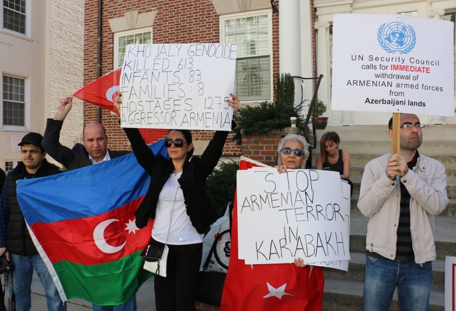 U.S. Azeris Network organizes protest rally outside Armenian Embassy in Washington