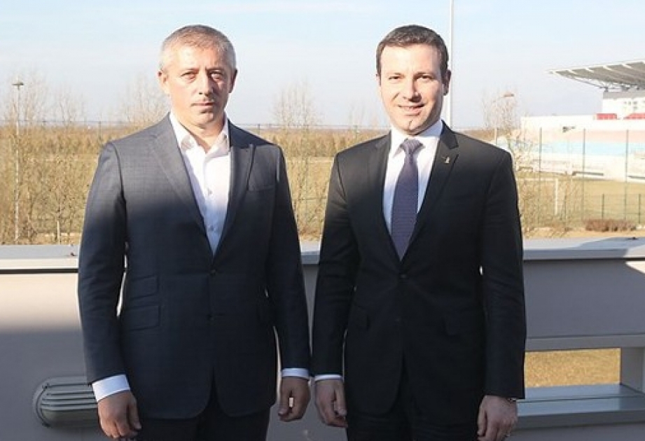 阿塞拜疆足球协会秘书长会见塞尔维亚足球联合会主席