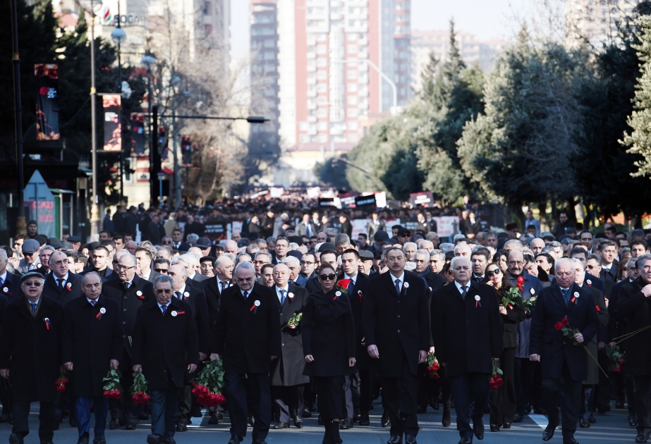 Une marche nationale s’est tenue à Bakou à l’occasion du 25e anniversaire du génocide de KhodjalyLe président de la République Ilham Aliyev et la première vice-présidente Mehriban Aliyeva ont participé à la marche VIDEO