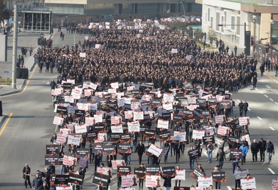 Plus de 40.000 personnes se rassemblent à Bakou pour une marche commémorative du génocide de Khodjaly