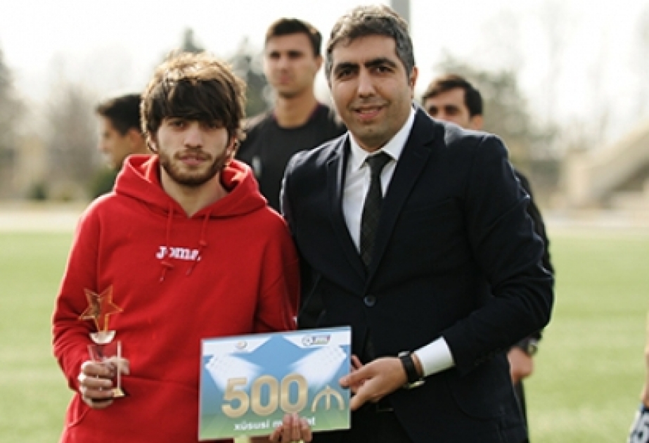 Peşəkar Futbol Liqası I Divizionda vurulan ən yaxşı qolun müəllifini mükafatlandırıb