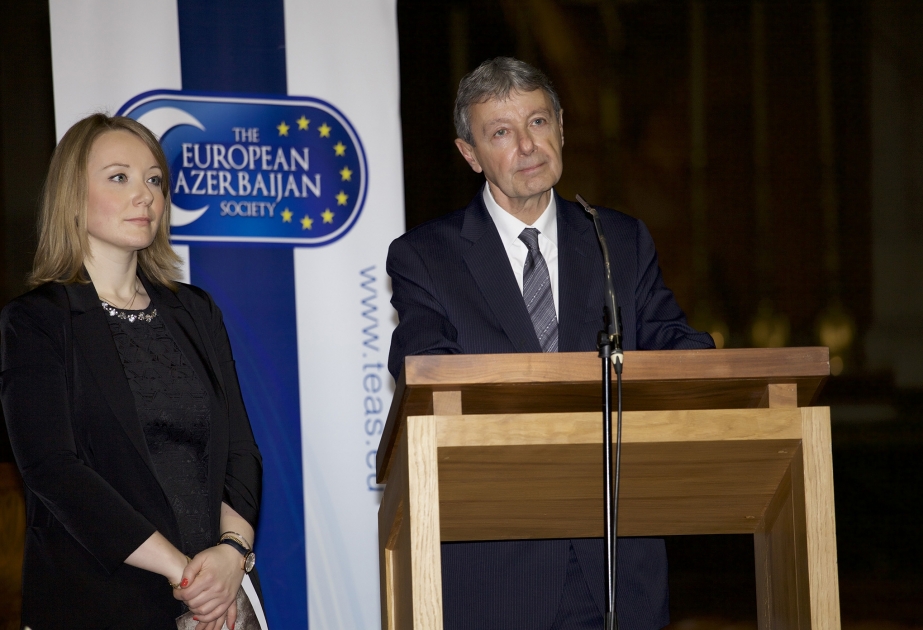 Versuche von Armeniern, ein Gedenkkonzert in Paris zu verhindern, gescheitert