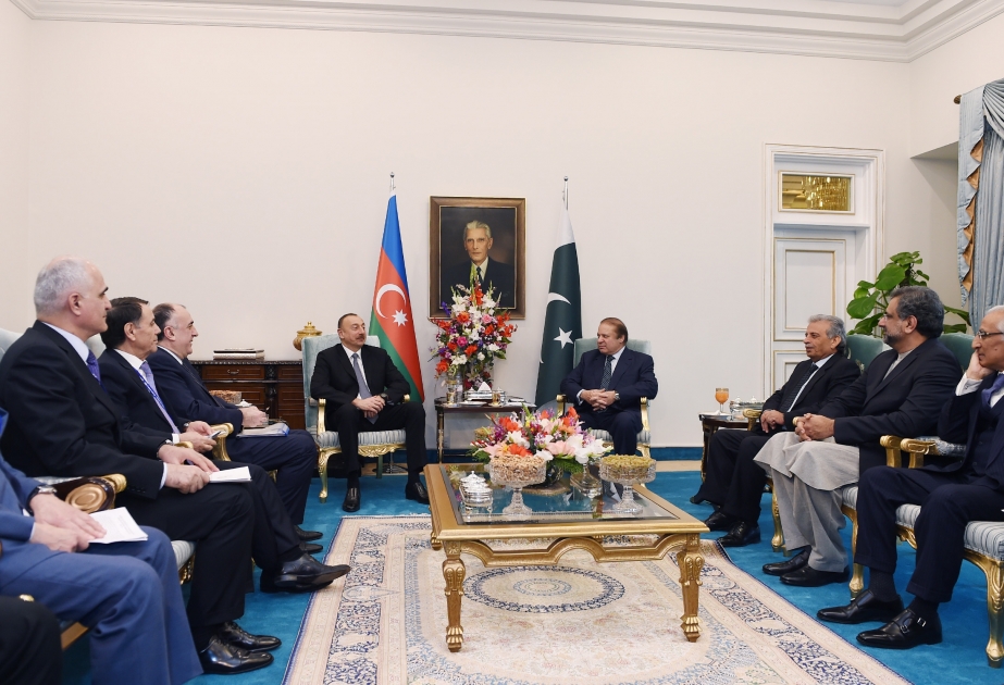 Präsident Ilham Aliyev trifft sich mit Pakistans Premierminister VIDEO