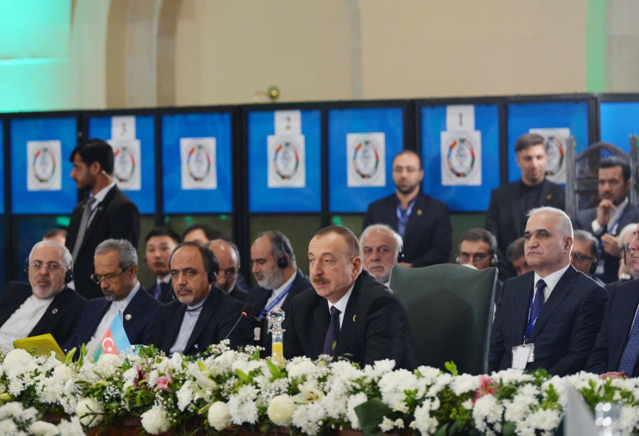 Präsident Ilham Aliyev nimmt in Islamabad am 13. OIC-Gipfeltreffen teil VIDEO