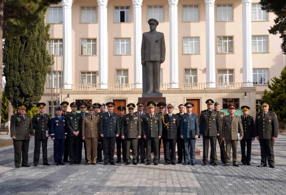 Ausländische Militärattachés besuchen Militärische Hochschule namens Heydar Aliyev