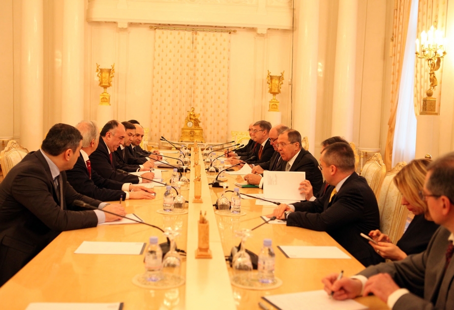 Le chef de la diplomatie azerbaïdjanaise rencontre son homologue russe à Moscou