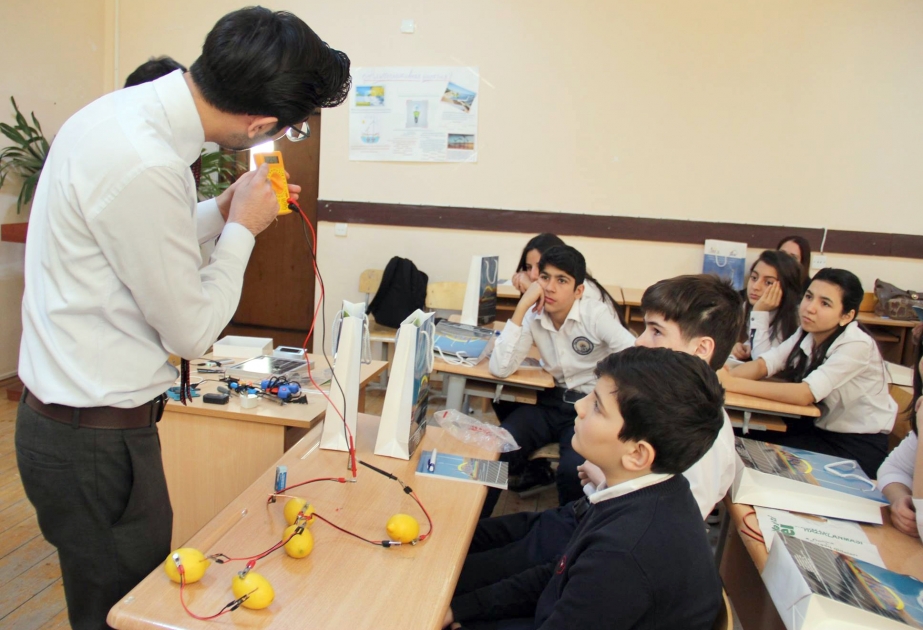 Şagirdlərə tükənməyən enerji növləri və alternativ enerjinin əhəmiyyəti aşılanıb