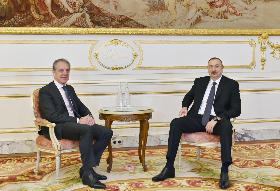 Präsident Ilham Aliyev trifft mit CEO der Gruppe “CIFAL“ in Paris zusammen VIDEO