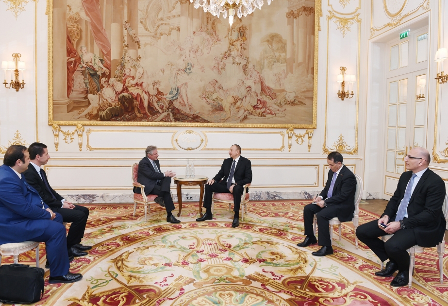 Le président Ilham Aliyev rencontre le directeur général délégué de Thales international VIDEO