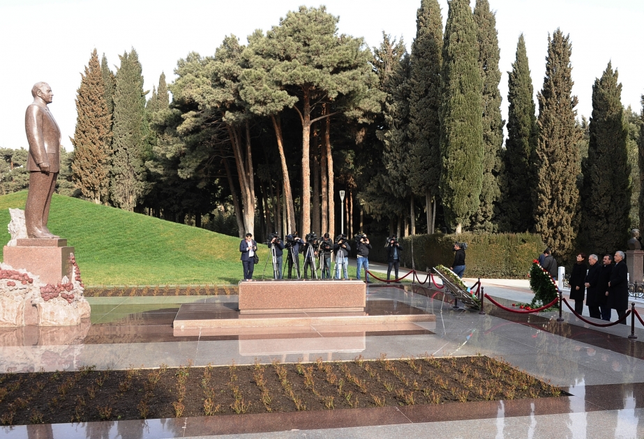 Delegation of World Water Council pays respect to national leader Heydar Aliyev and Azerbaijani martyrs