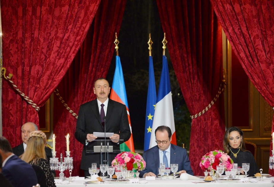 Dinner im Namen von Präsident François Hollande zu Ehren von Präsident Ilham Aliyev und First Lady Mehriban Aliyeva VIDEO